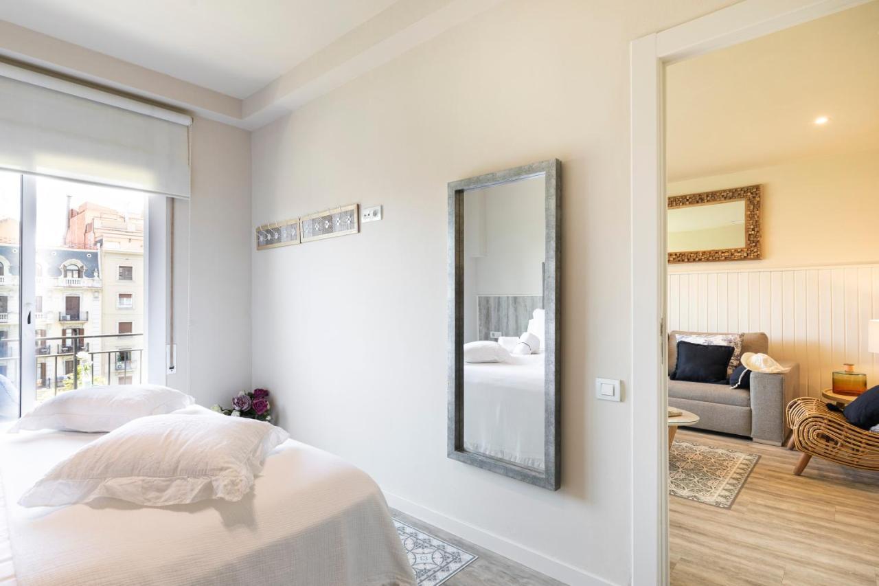 Chic Gran Via Apartment Barcelona Exterior photo